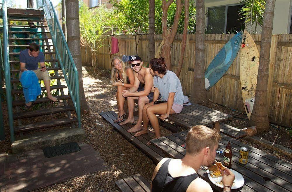 Sleeping Inn Backpackers Resort Голд-Кост Экстерьер фото