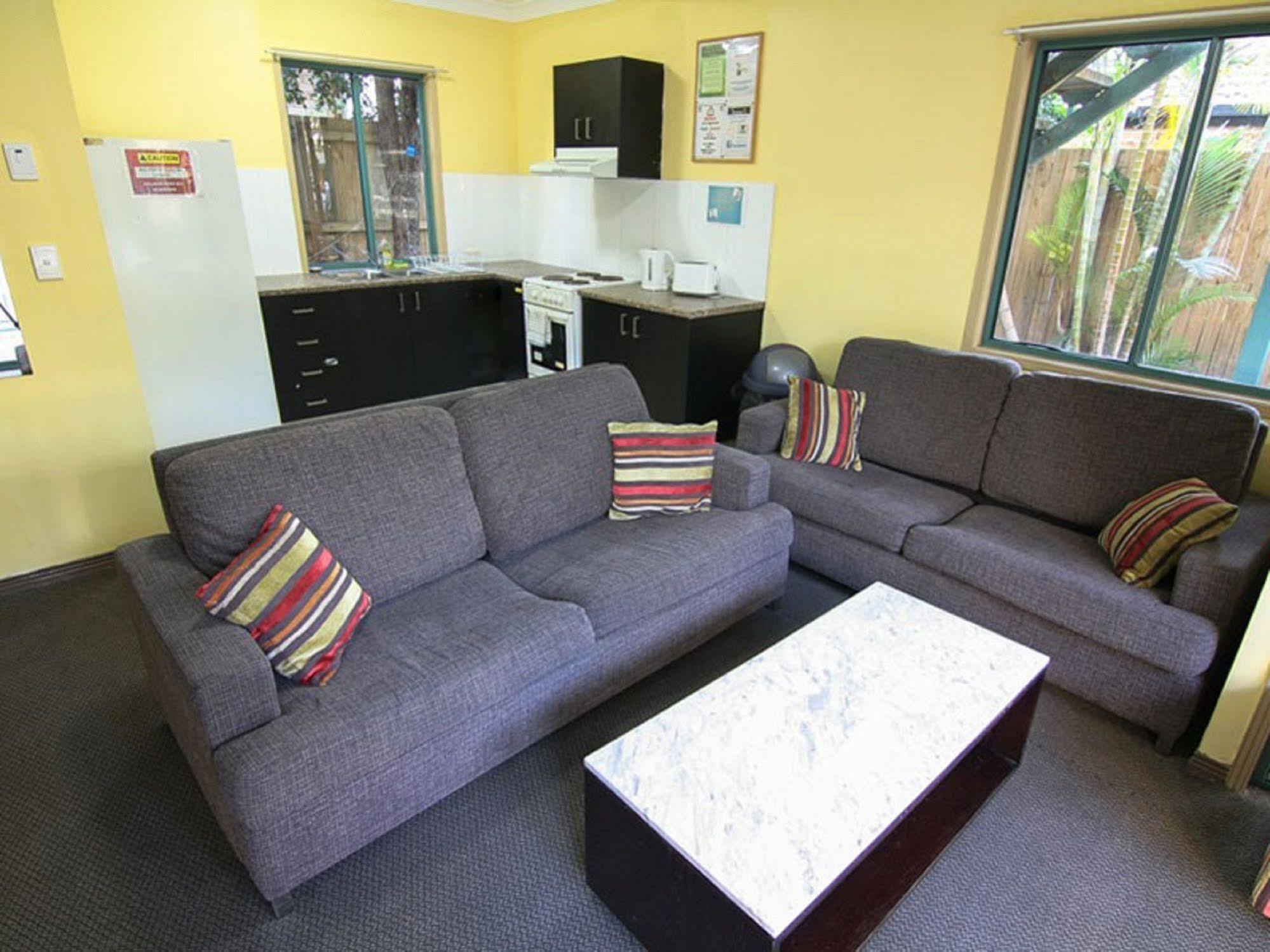 Sleeping Inn Backpackers Resort Голд-Кост Экстерьер фото