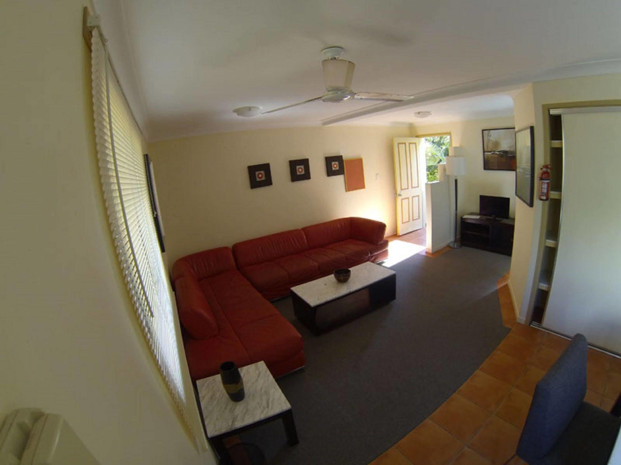 Sleeping Inn Backpackers Resort Голд-Кост Экстерьер фото