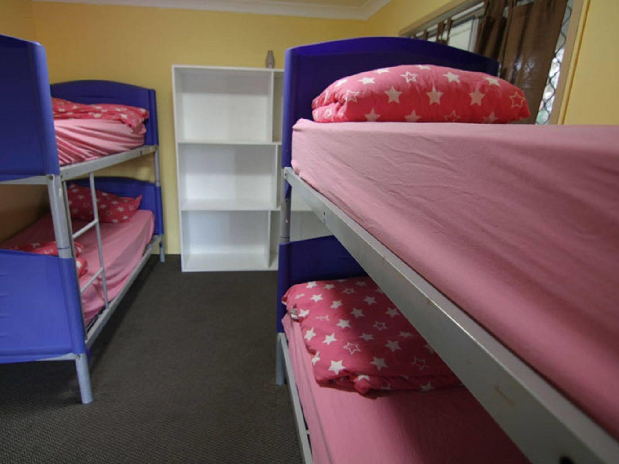 Sleeping Inn Backpackers Resort Голд-Кост Экстерьер фото