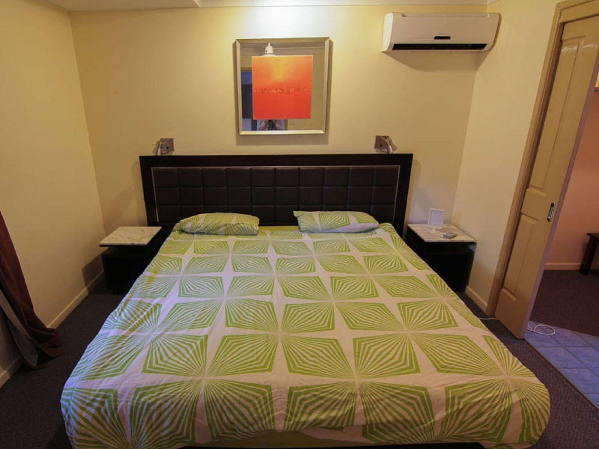 Sleeping Inn Backpackers Resort Голд-Кост Экстерьер фото