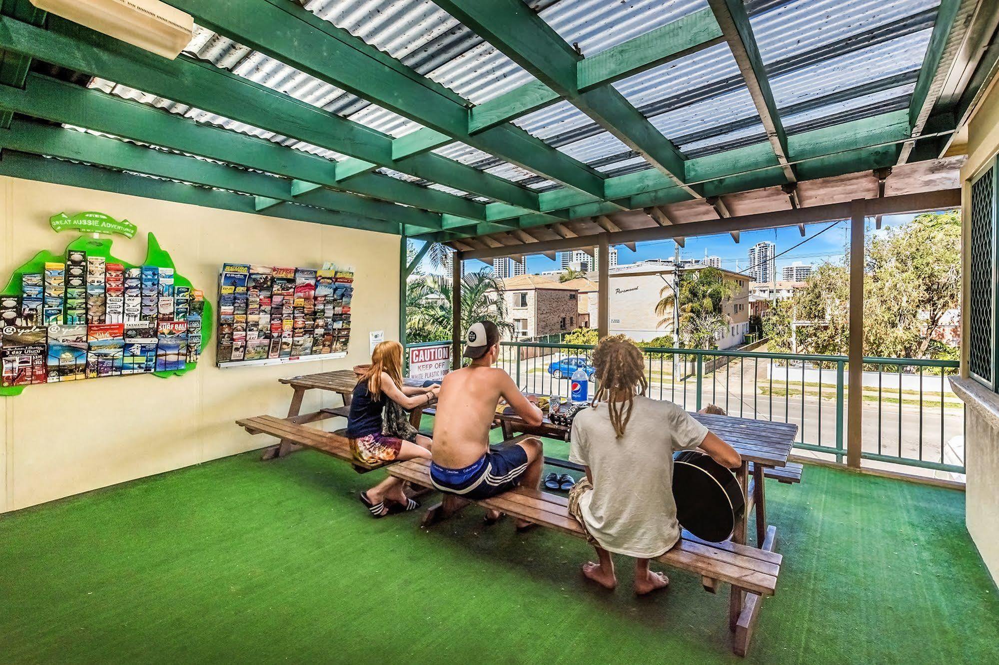 Sleeping Inn Backpackers Resort Голд-Кост Экстерьер фото