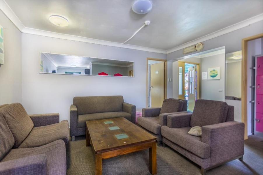 Sleeping Inn Backpackers Resort Голд-Кост Экстерьер фото